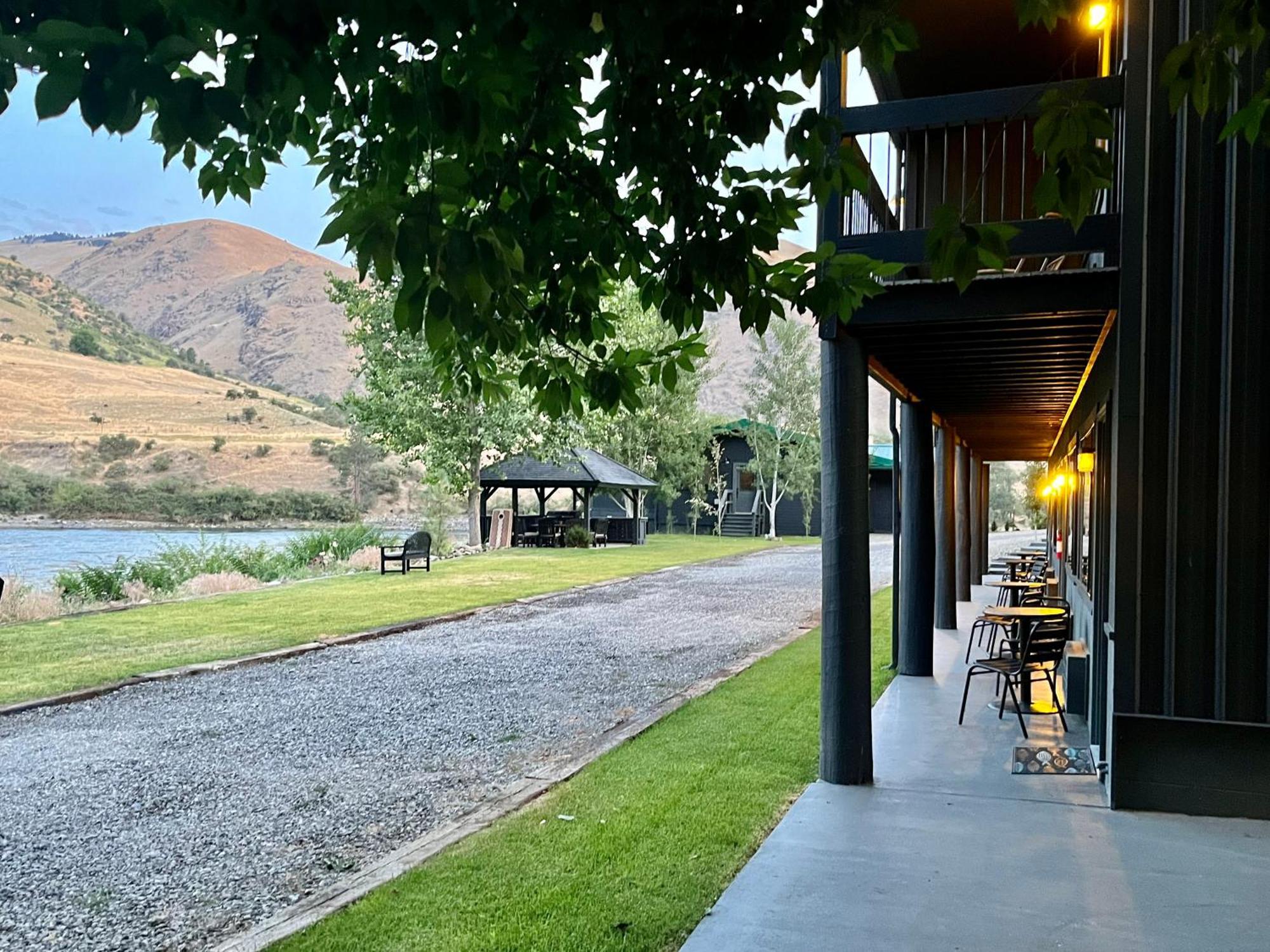Steelhead Lodge Lucile Exterior photo