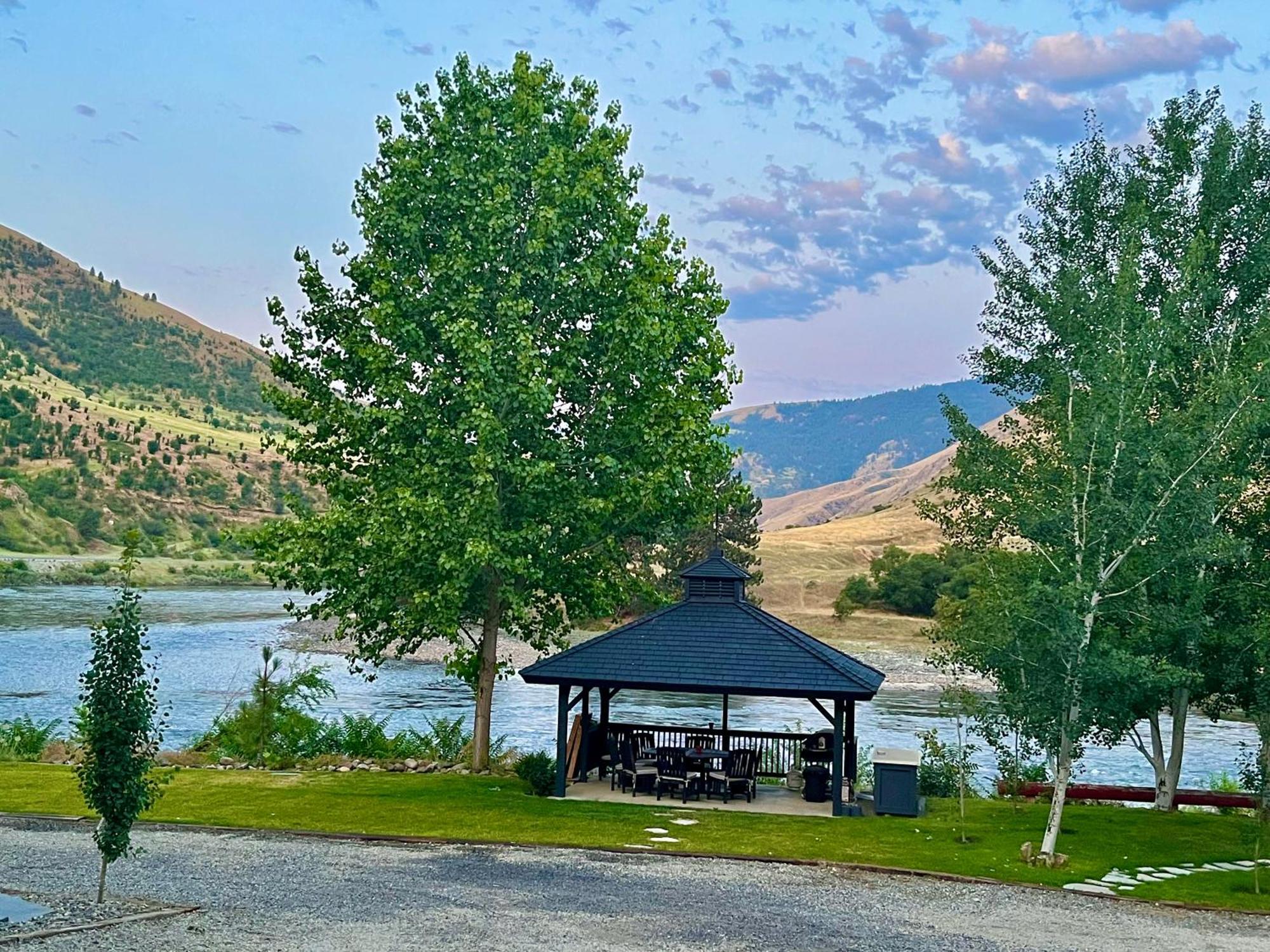 Steelhead Lodge Lucile Exterior photo