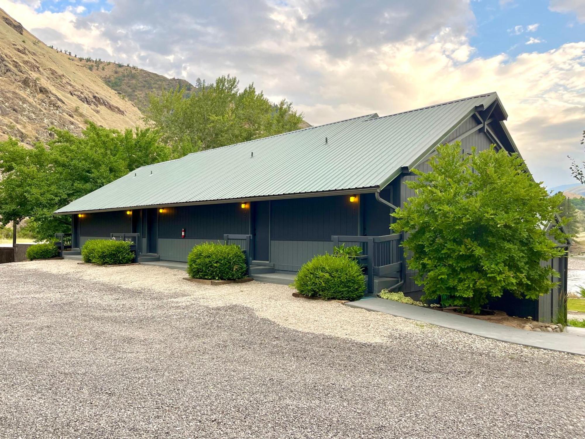 Steelhead Lodge Lucile Exterior photo