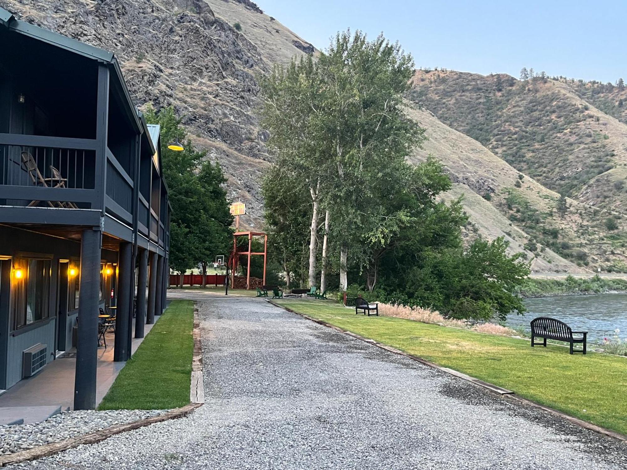 Steelhead Lodge Lucile Exterior photo